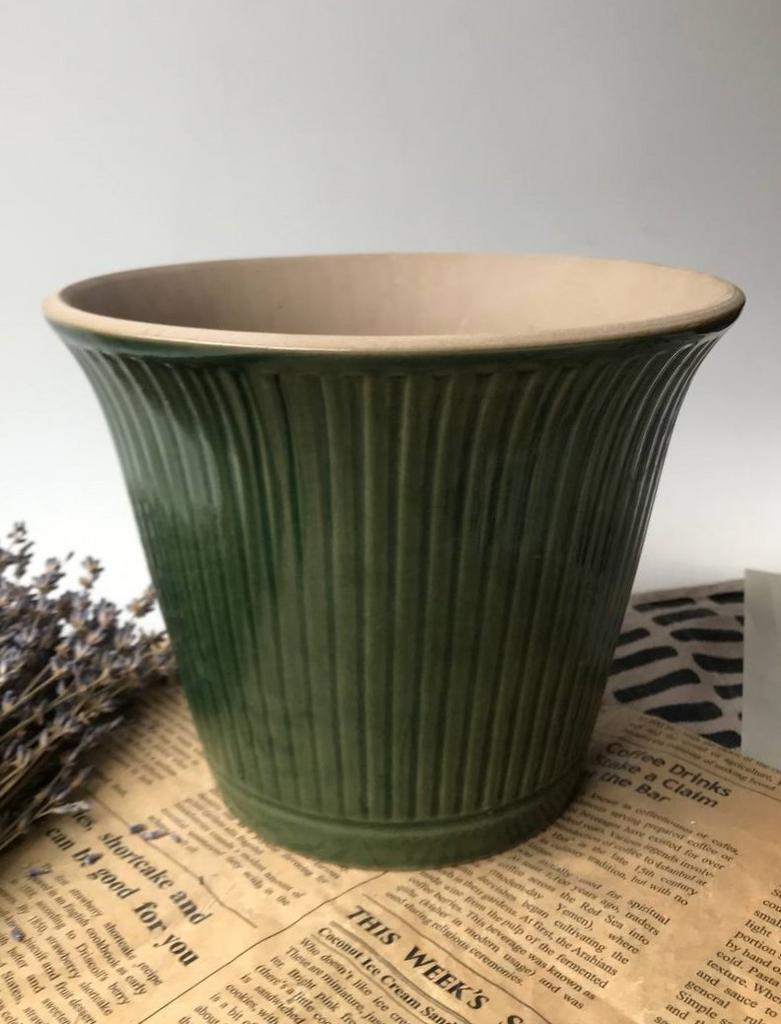 Зеленое винтажное кашпо