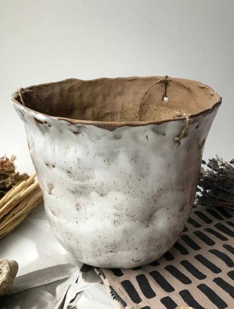 Кашпо белое подвесное