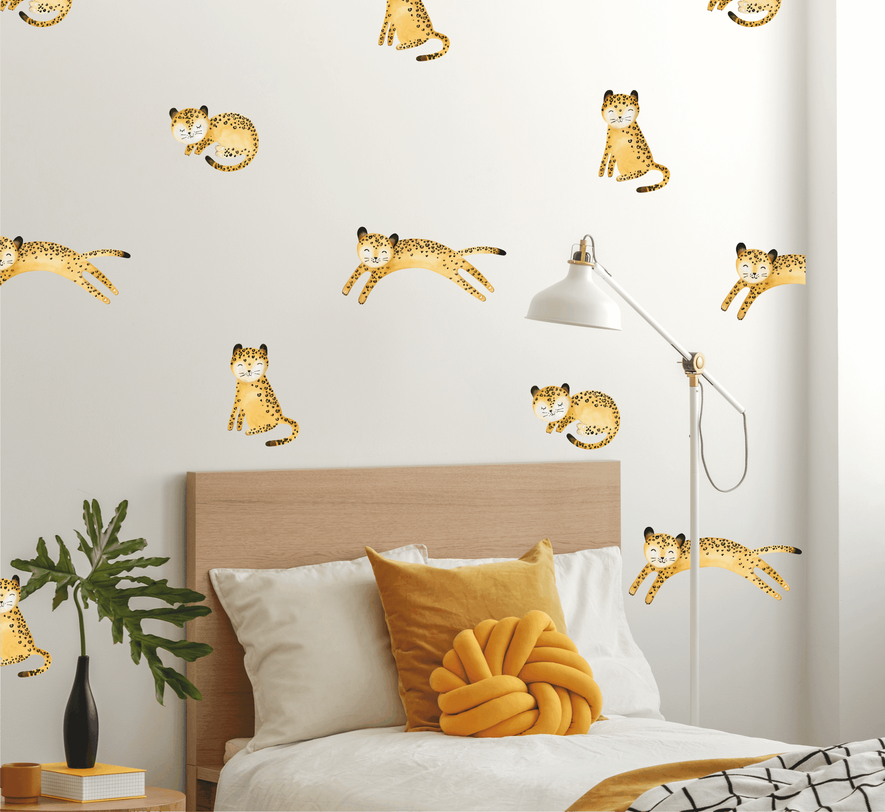 Наклейка на стену "ЛЕО"