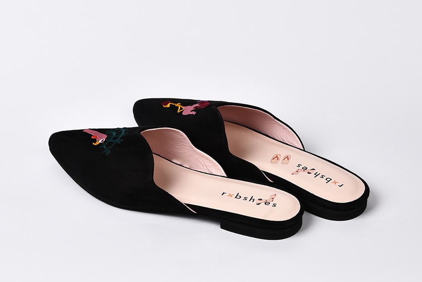 Мюли из замши черные с вышивкой