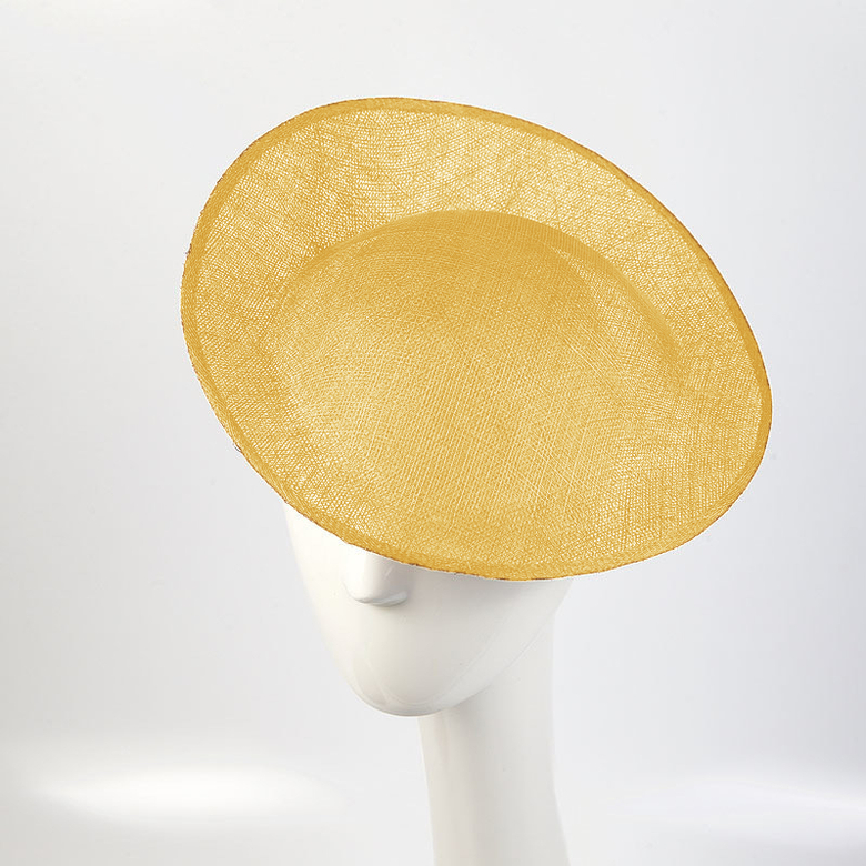 Основа для изготовления шляпок, вуалеток. Полуфабрикат для изготовления головных уборов Круглая основа фиолетового цвета с поднятым задним краем. Основу можно прикрепить к ободку, шляпной резинке или зажимам.  Цвет: Фиолетовый Диаметр: 26 см. Цена указана за - 1 шт. Материал: натуральное соломенное полотно - Синамей