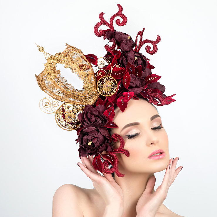 шляпки женские купить +в москве дизайнерские, бордовая шляпка для скачек, купить вечернюю шляпку в спб, необычные шляпки Анна Андриенко, шляпка в виде кареты, шляпки +для фотосессий