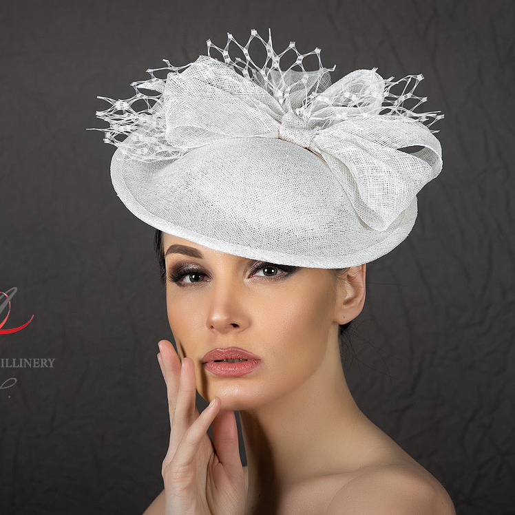 купить шляпку для скачек в москве, шляпки для скачек, шляпки для свадьбы, свадебная шляпка, женская шляпка, белая шляпка, шляпка с перьями, купить шляпку спб, вечерняя шляпка, шляпка для праздника, шляпка для невесты, светская шляпка, дизайнерская шляпка, Анна Андриенко, шляпки для ипподрома