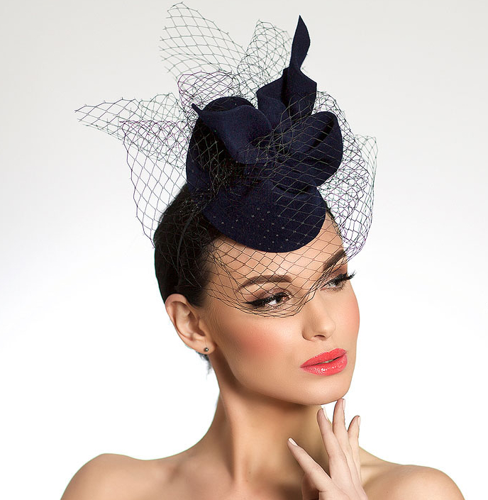 шляпка, вечерняя шляпка, шляпа, вечерняя шляпа, Анна Андриенко, ручная работа, синамей, котельная шляпка, шляпа для скачек, шляпка для скачек, дизайнерская шляпка, черная шляпка, шляпа для вечера, вечерняя шляпа, шляпка для скачек, коктейльная шляпка, шляпка для праздника, синяя шляпа, темно-синяя шляпка, головной убор, белая шляпка, белая шляпа, лиловая шляпа,