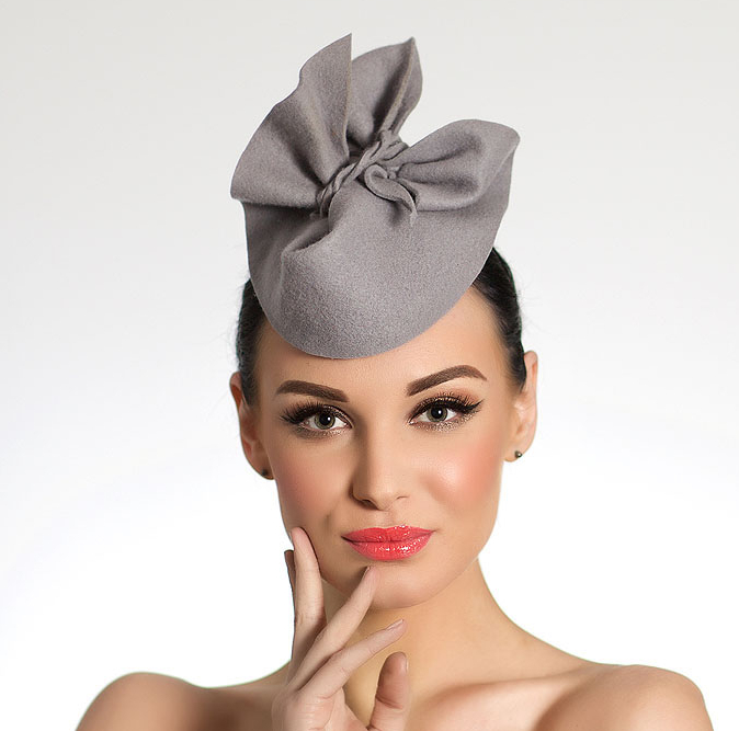 шляпка, вечерняя шляпка, шляпа, вечерняя шляпа, Анна Андриенко, ручная работа, синамей, котельная шляпка, шляпа для скачек, шляпка для скачек, дизайнерская шляпка, черная шляпка, шляпа для вечера, вечерняя шляпа, шляпка для скачек, коктейльная шляпка, шляпка для праздника, синяя шляпа, темно-синяя шляпка, головной убор, белая шляпка, белая шляпа, серая шляпа,