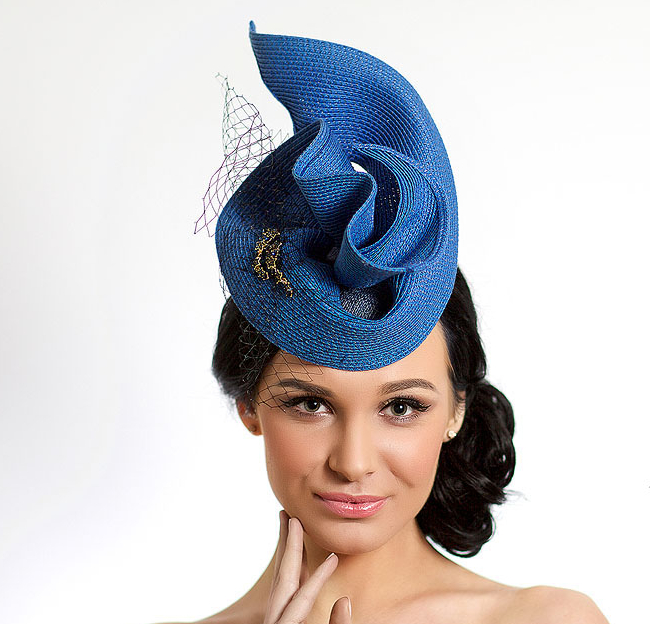 шляпка, вечерняя шляпка, шляпа, вечерняя шляпа, Анна Андриенко, ручная работа, синамей, котельная шляпка, шляпа для скачек, шляпка для скачек, дизайнерская шляпка, черная шляпка, шляпа для вечера, вечерняя шляпа, шляпка для скачек, коктейльная шляпка, шляпка для праздника, синяя шляпа, темно-синяя шляпка, головной убор, белая шляпка, белая шляпа, лиловая шляпа, бордовая шляпка