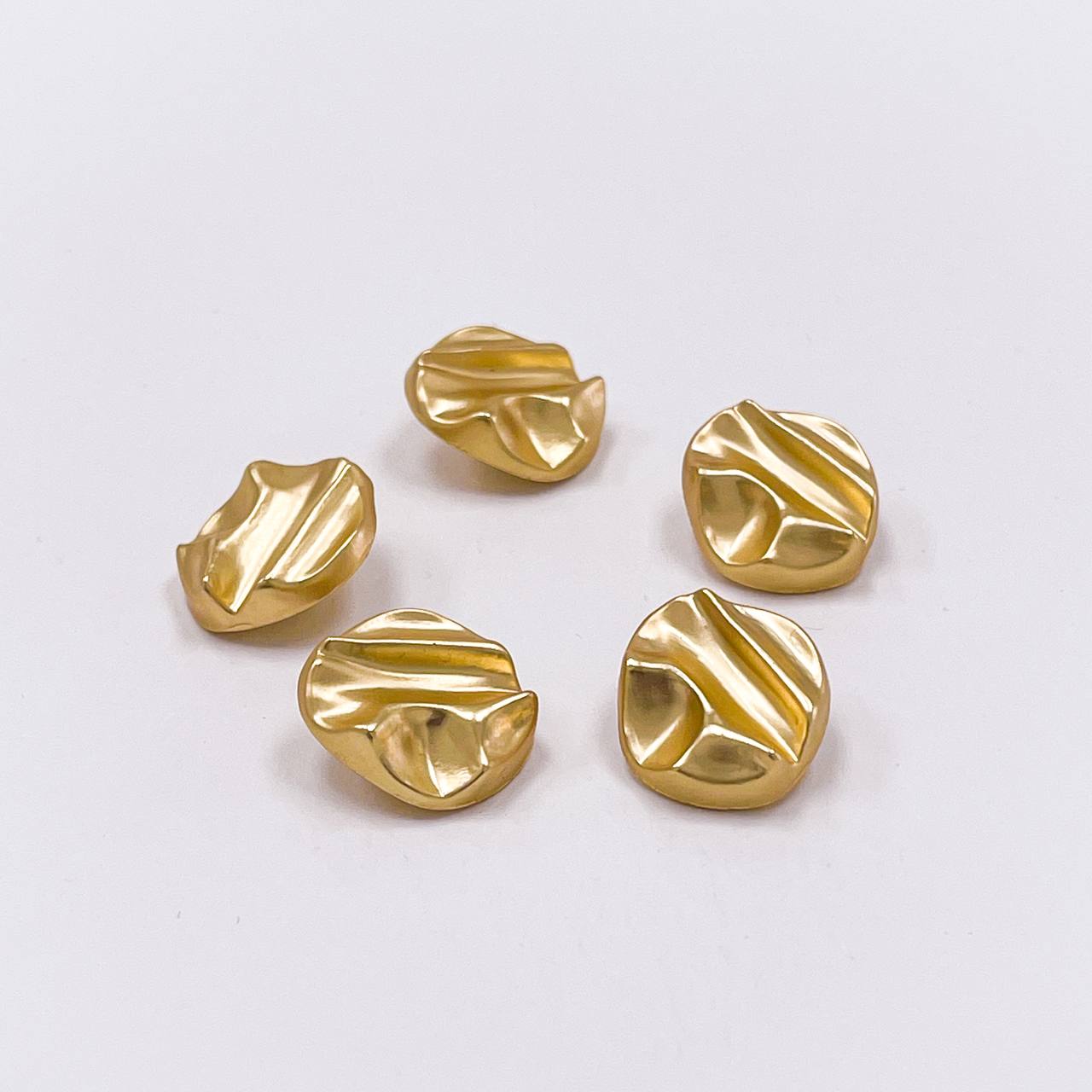 Набор декоративных золотых пуговиц. Звучит как слиток