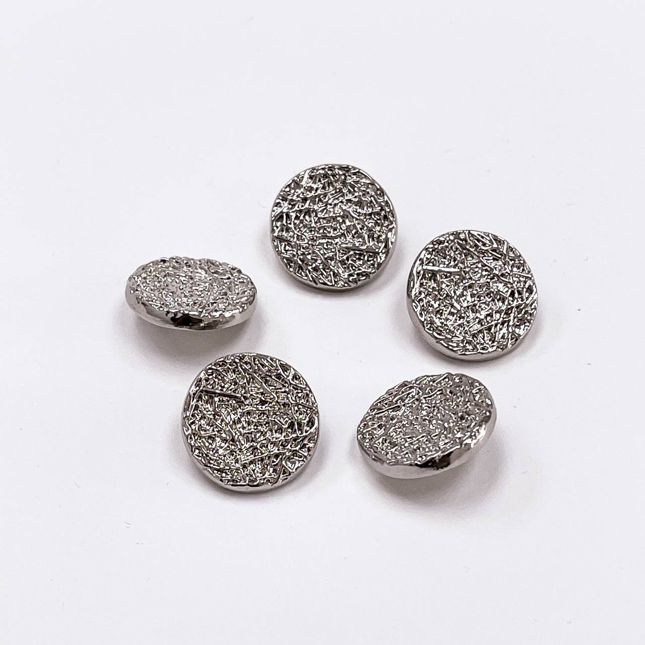 Набор декоративных серебряных пуговиц. Звучит как тайна