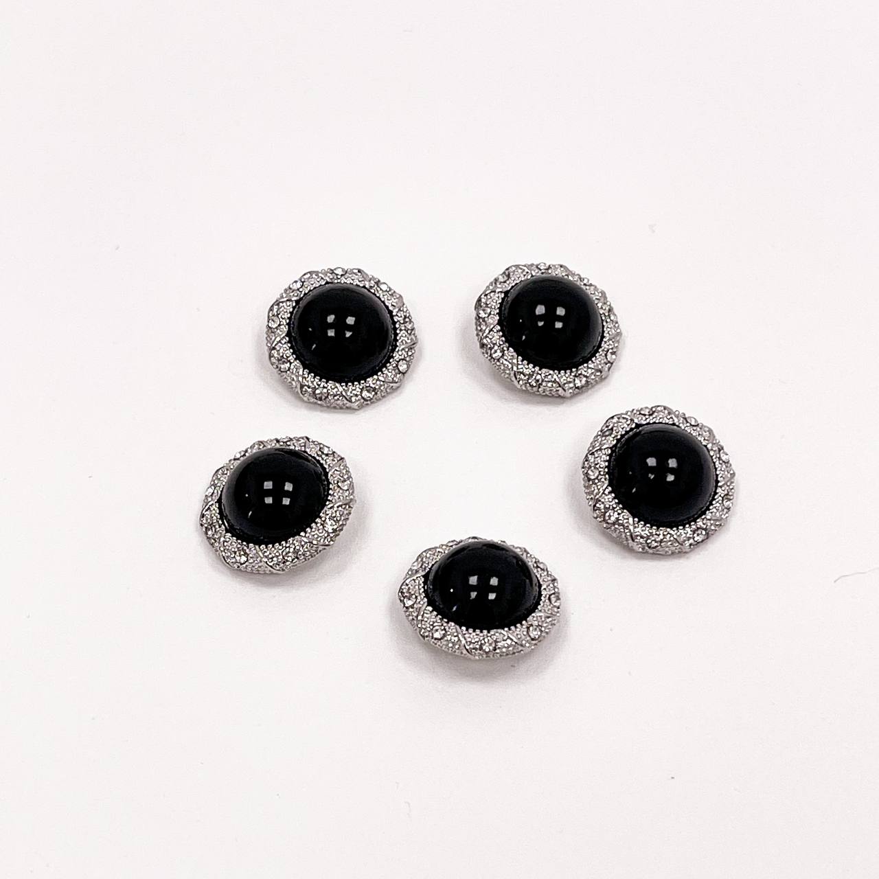Набор декоративных серебряных пуговиц. Звучит как уголь