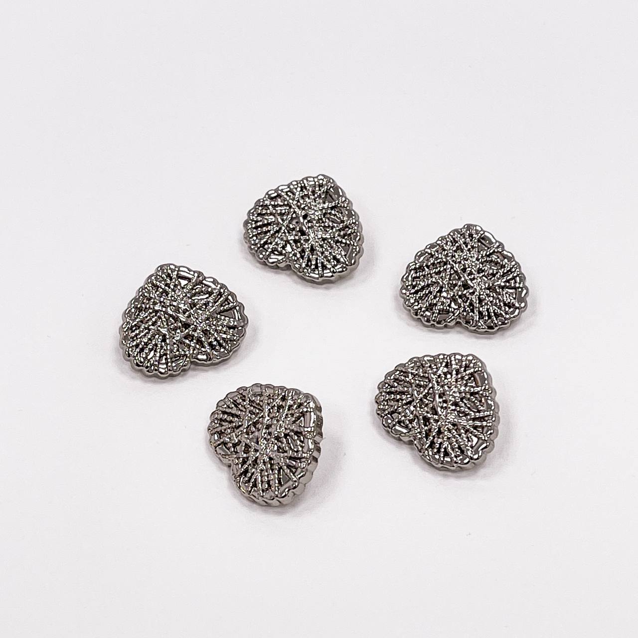 Набор декоративных серебрянных пуговиц. Звучит как надежда