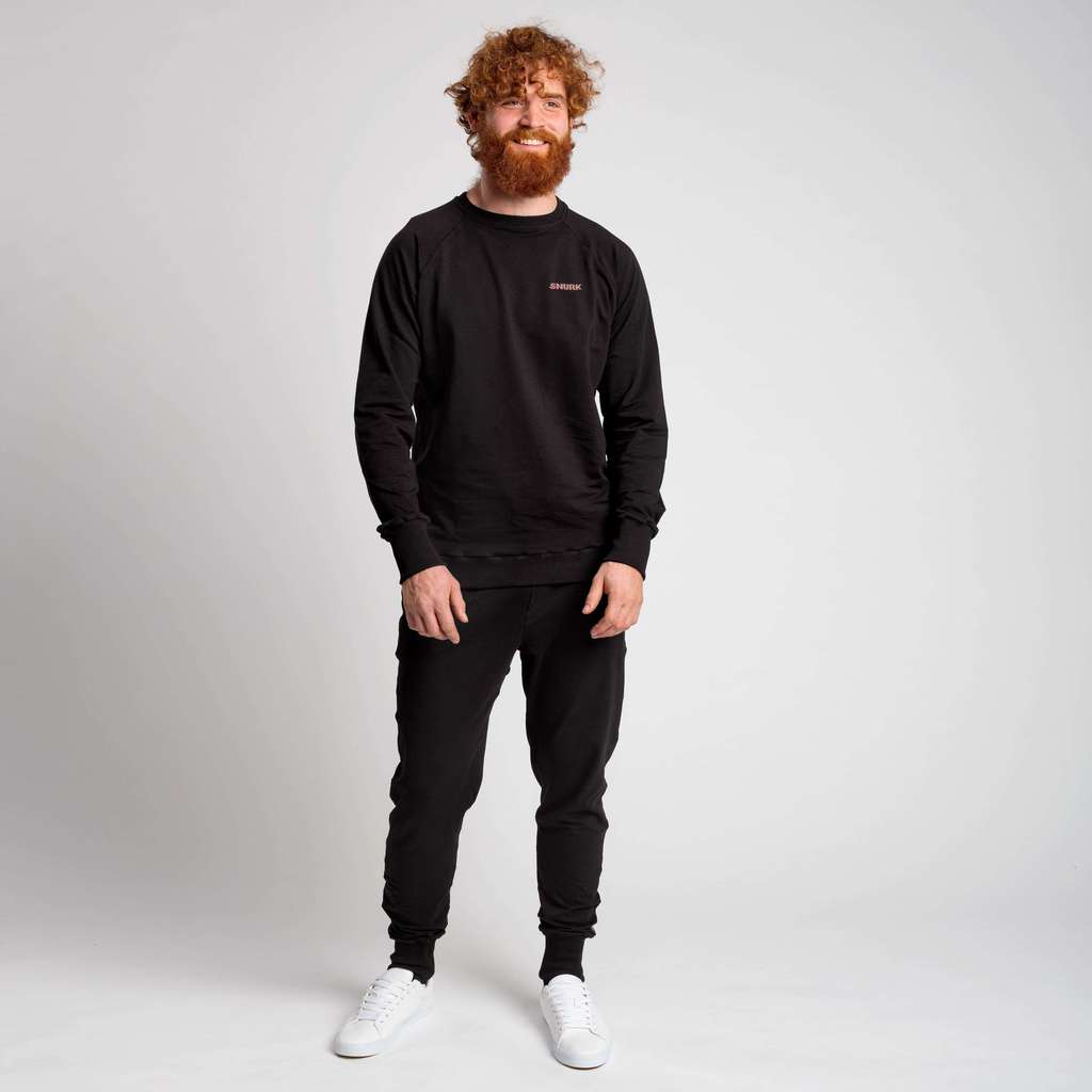 "Просто черная" Свитер и штаны Муж.