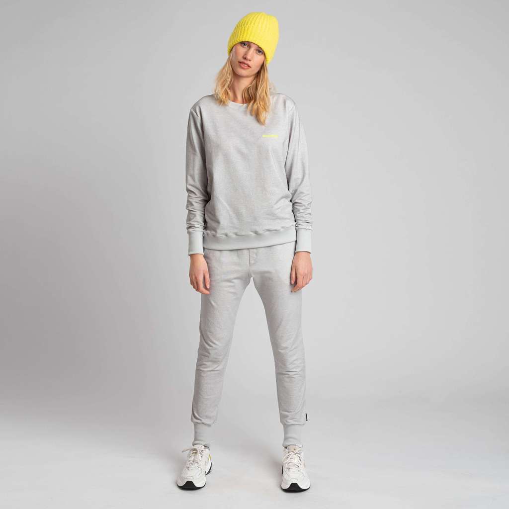 "Просто серая" Свитер и штаны Жен.