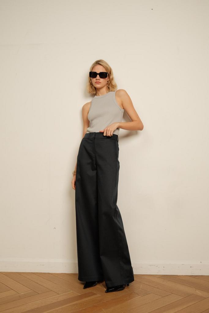 Брюки широкого кроя с завышенной талией темно-синего цвета