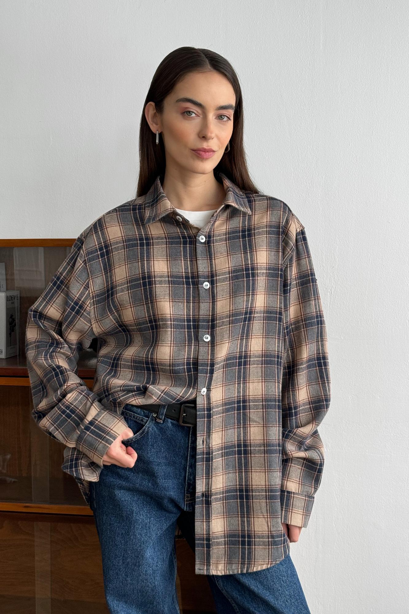 Рубашка мужского кроя в цвете синий/бежевый в клетку