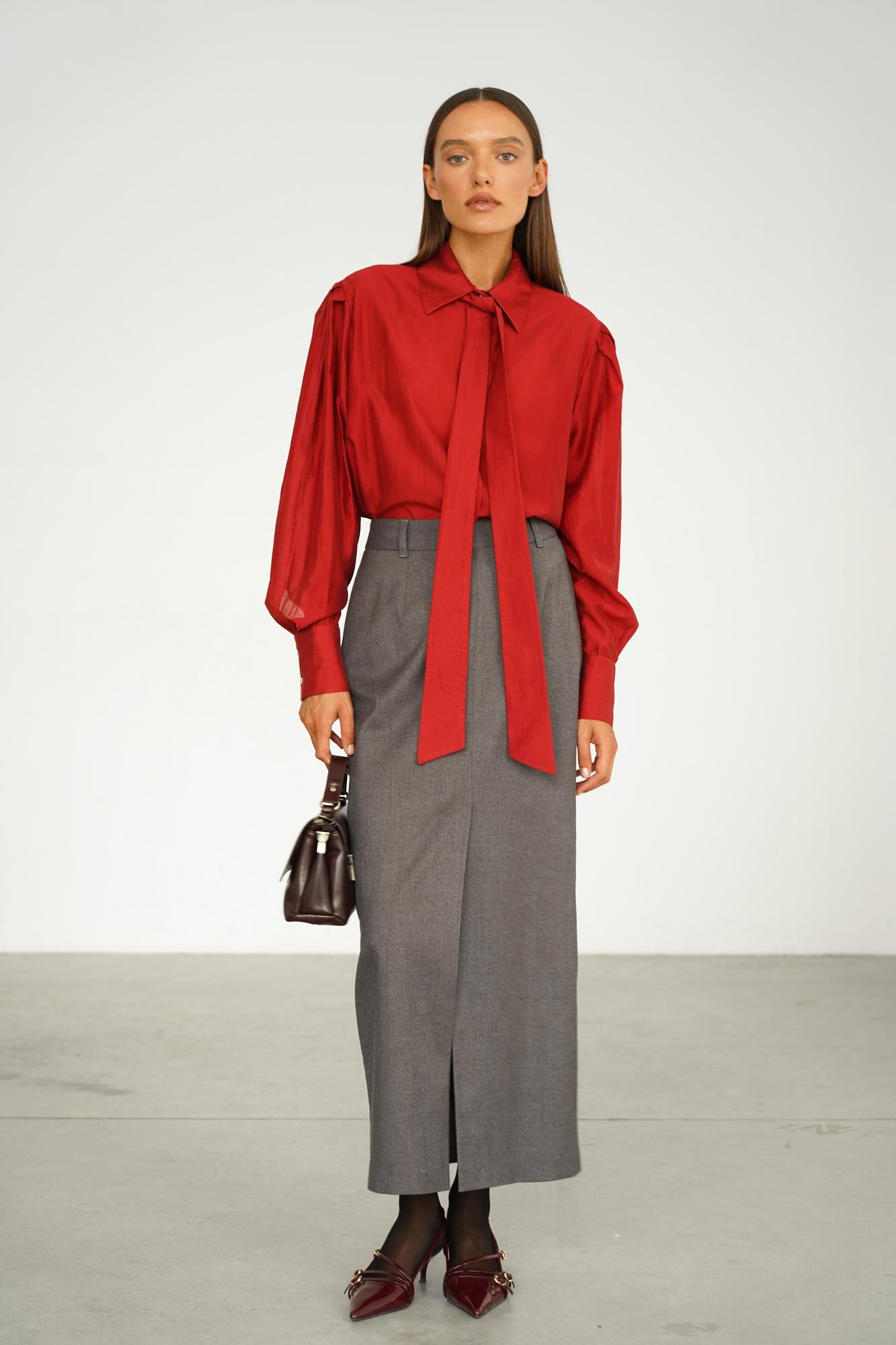 Рубашка из прозрачной ткани красного цвета