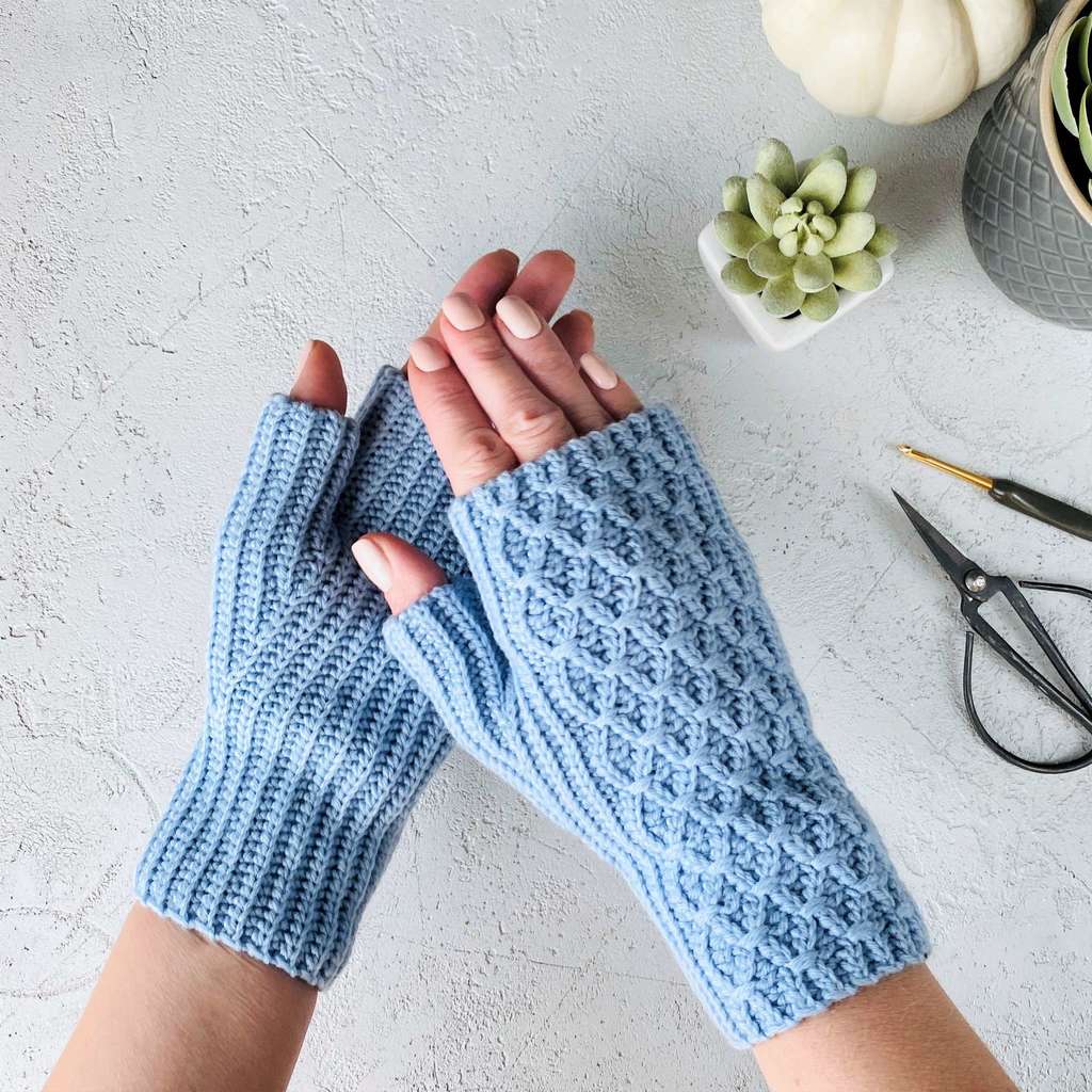 Мастер-класс по вязанию крючком митенок  "Плетенка" (Interlace)