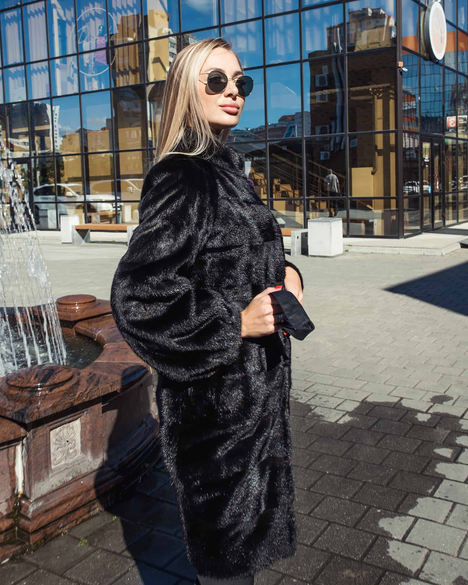 Шуба из меха норки "Saga Furs"