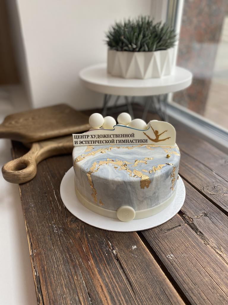 Торт с логотипом компании