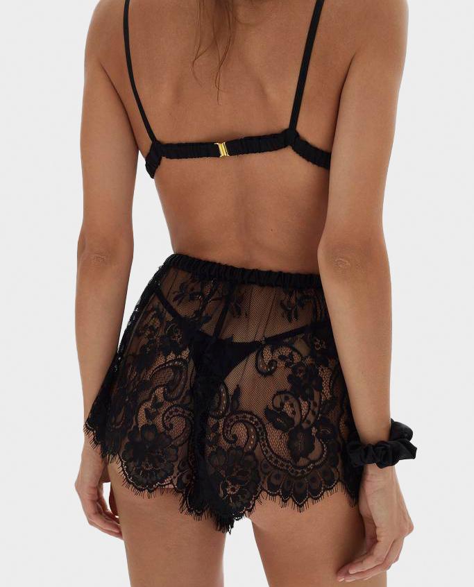 Шорты из кружева в черном цвете