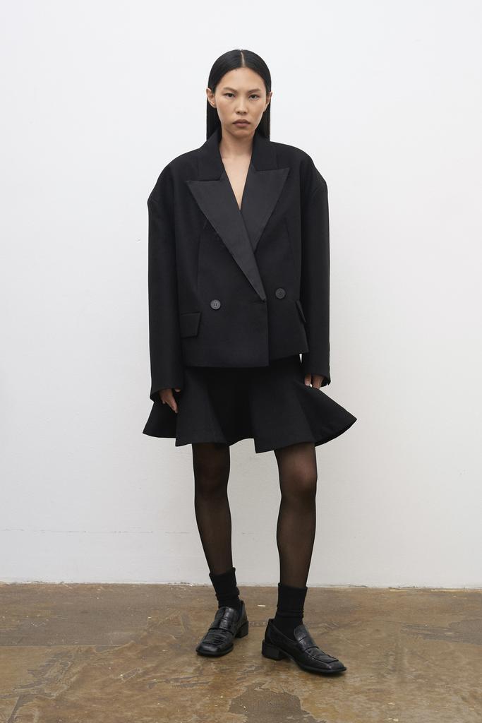 Пиджак большой с атласными лацканами