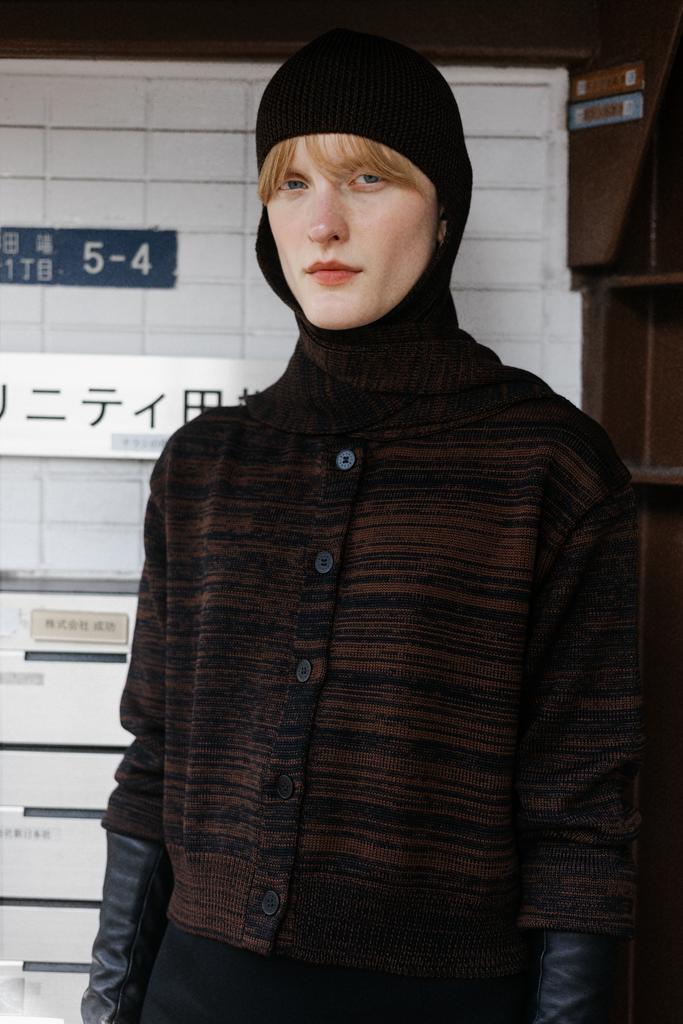 Свитер с шарфом меланжевый