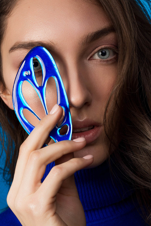 Brooch Big blue bioline