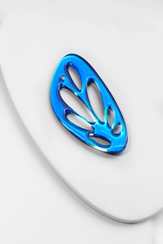 Brooch Big blue bioline