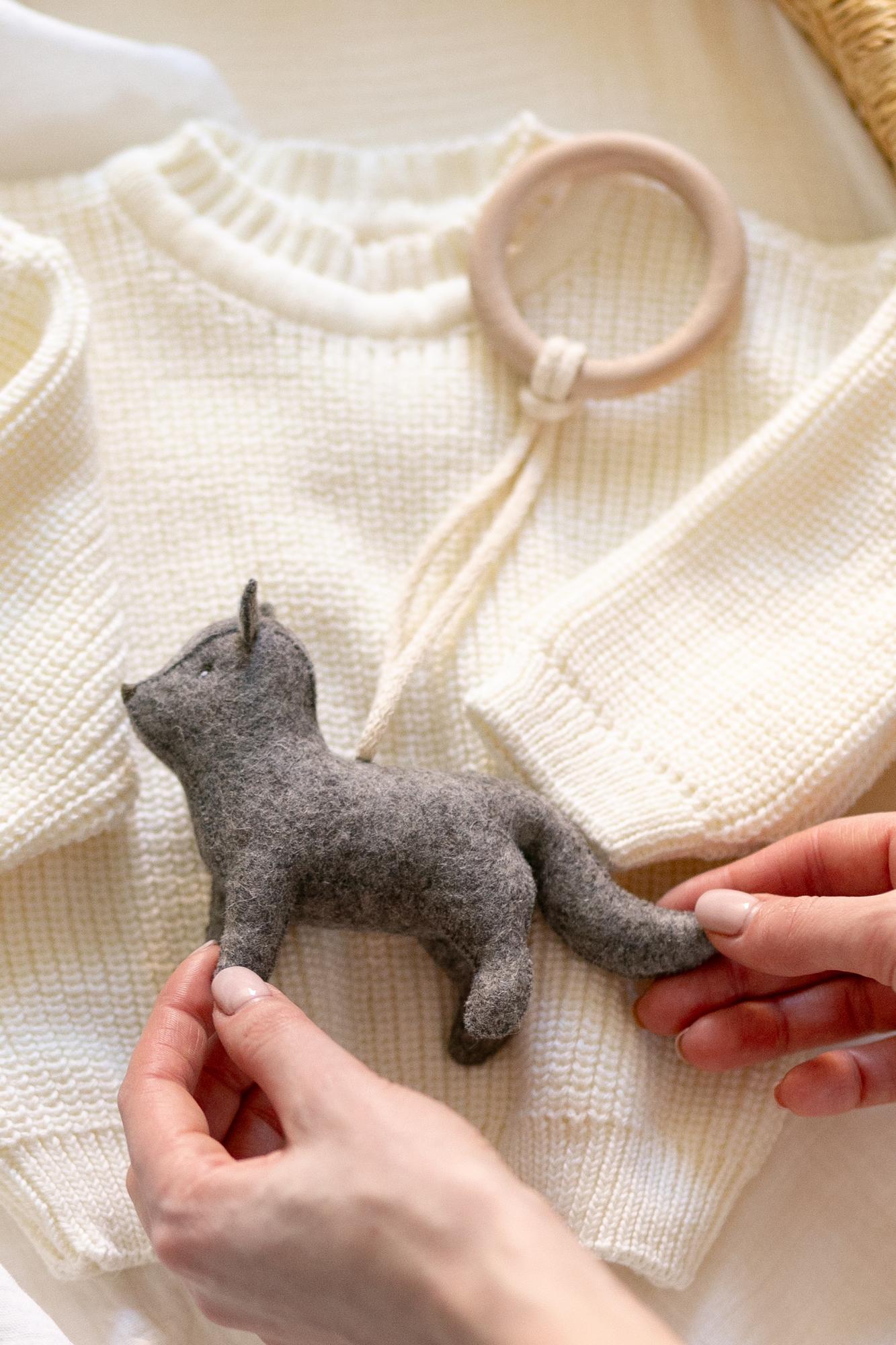 Игрушка - подвес Волк