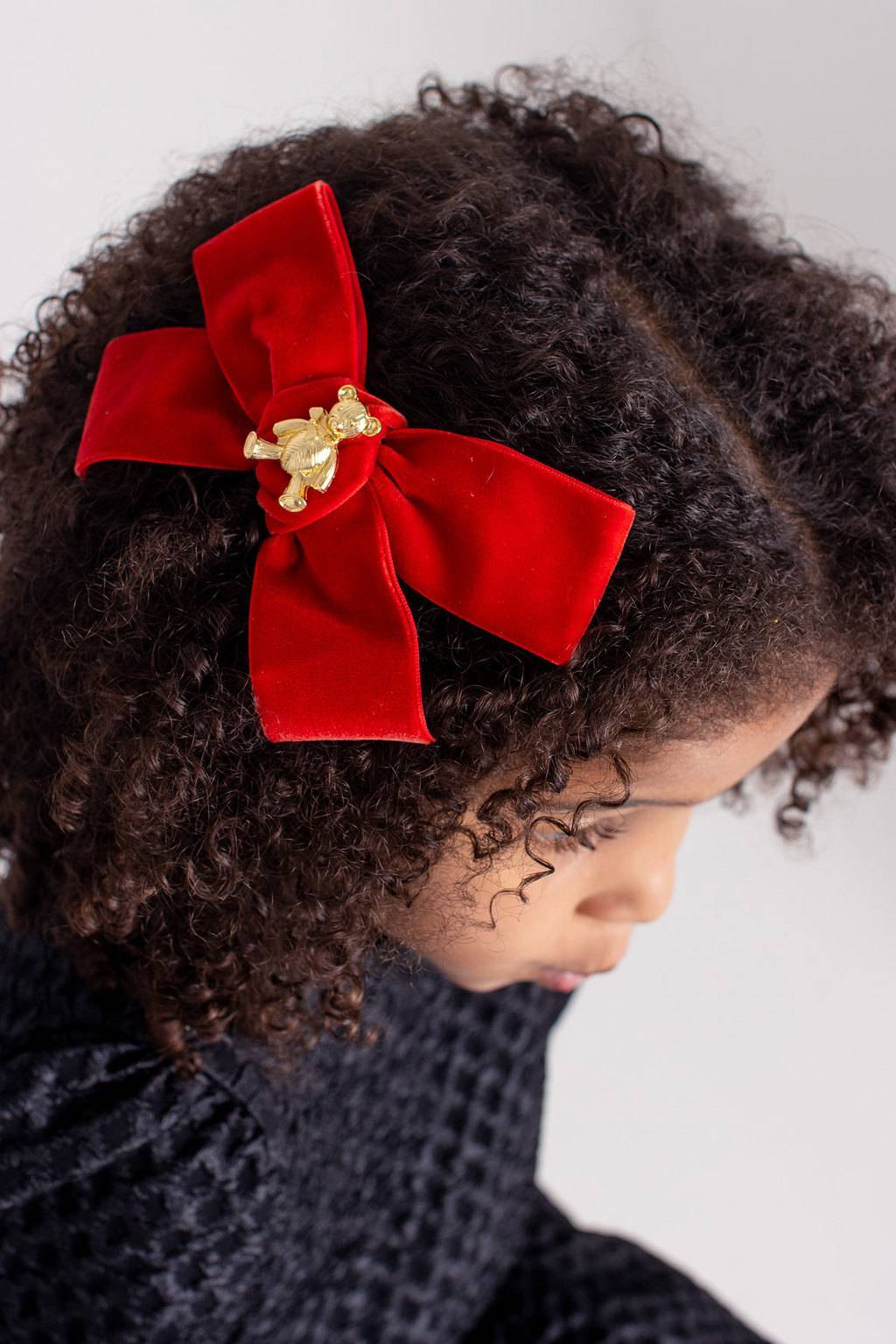 Заколка бархатная "Золотой мишка" цвет: красный