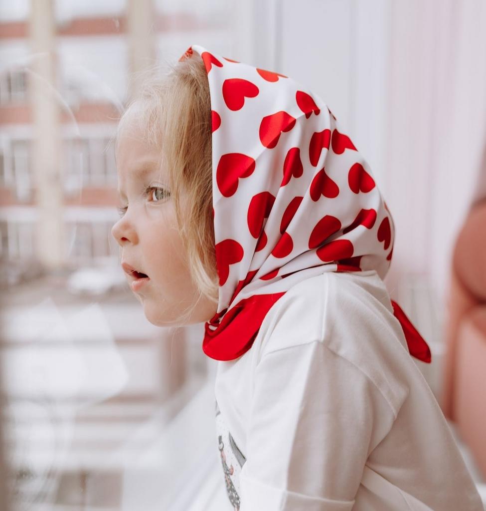 Шелковый платок "Love is" красный