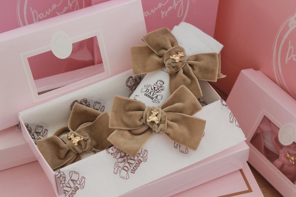 Подарочный набор  «Золотой мишка» =  гольфы белые/бежевый+ две резинки