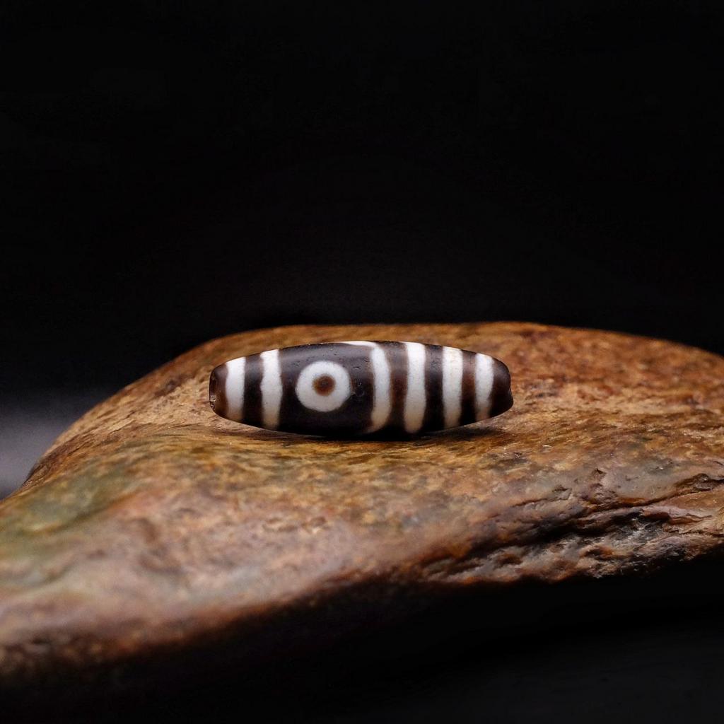 Бусина дзи 2 глаза №22