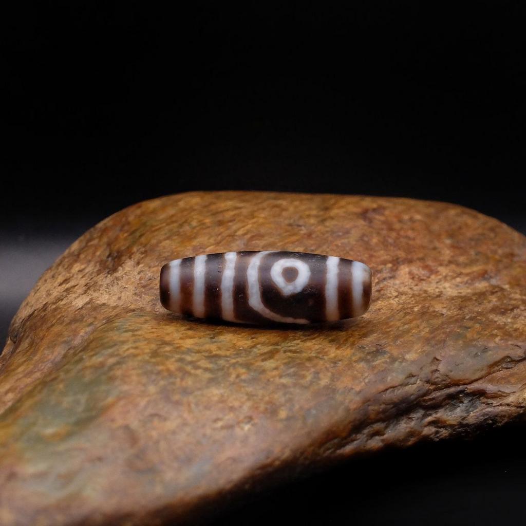 Бусина дзи 2 глаза №36