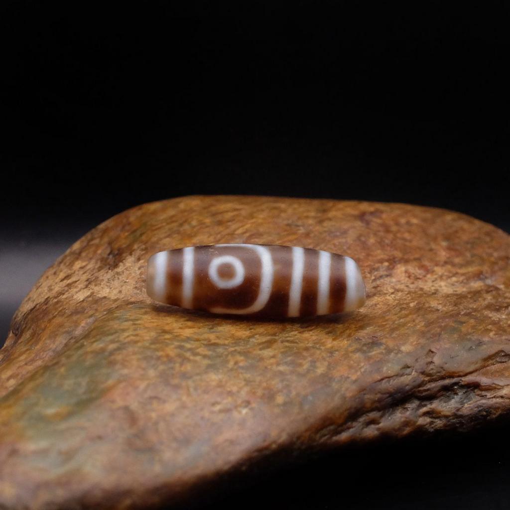 Бусина дзи 2 глаза №40