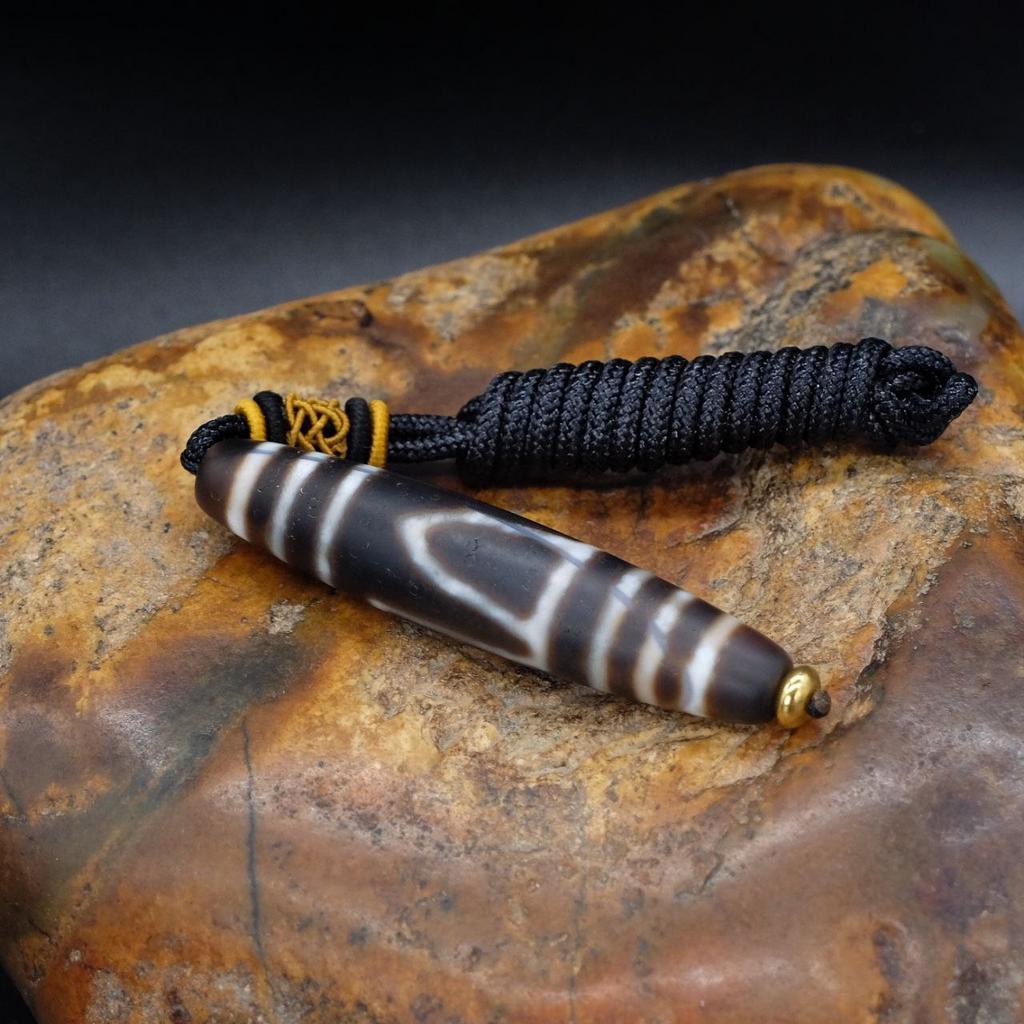 Бусина дзи 1 глаз и гора №3