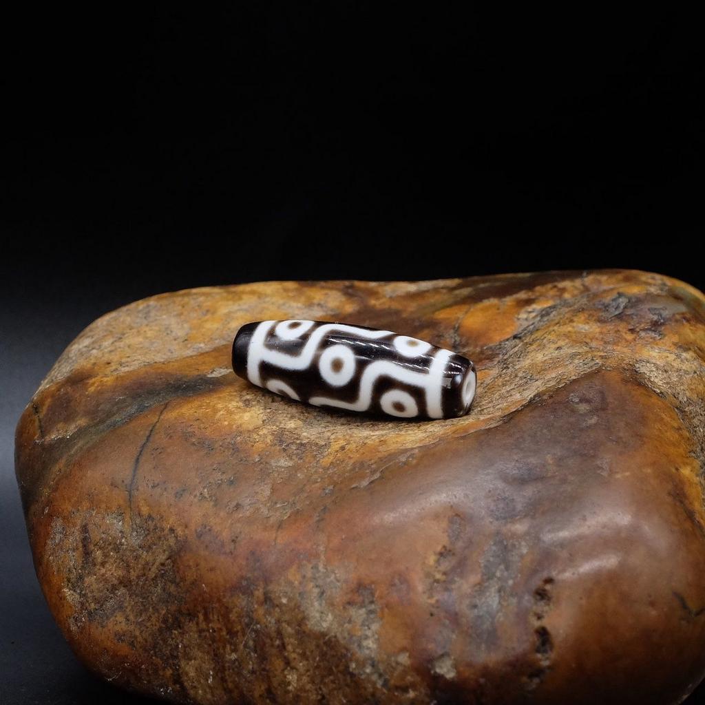 Бусина Дзи 9 глаз №19