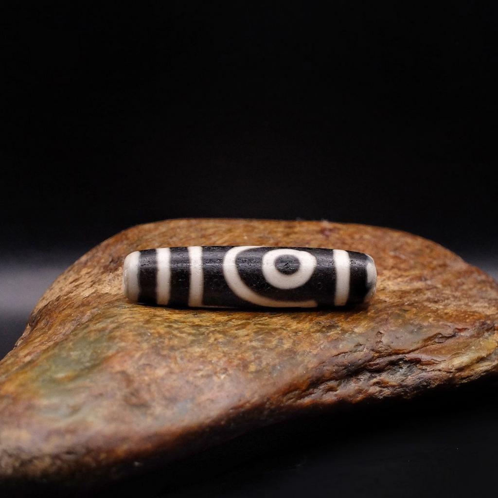 Бусина дзи 2 глаза №60