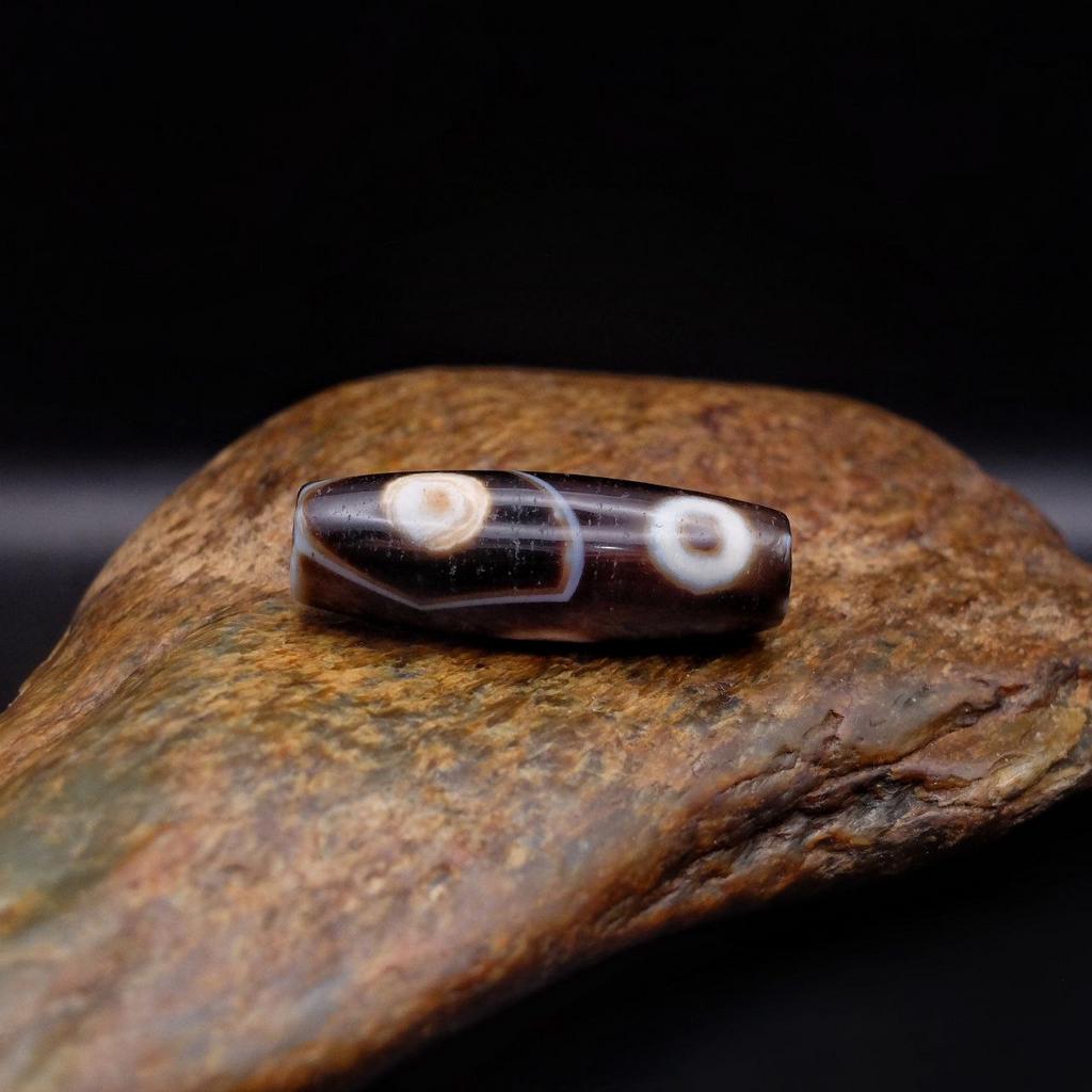 Бусина дзи Гаруда и два глаза N11