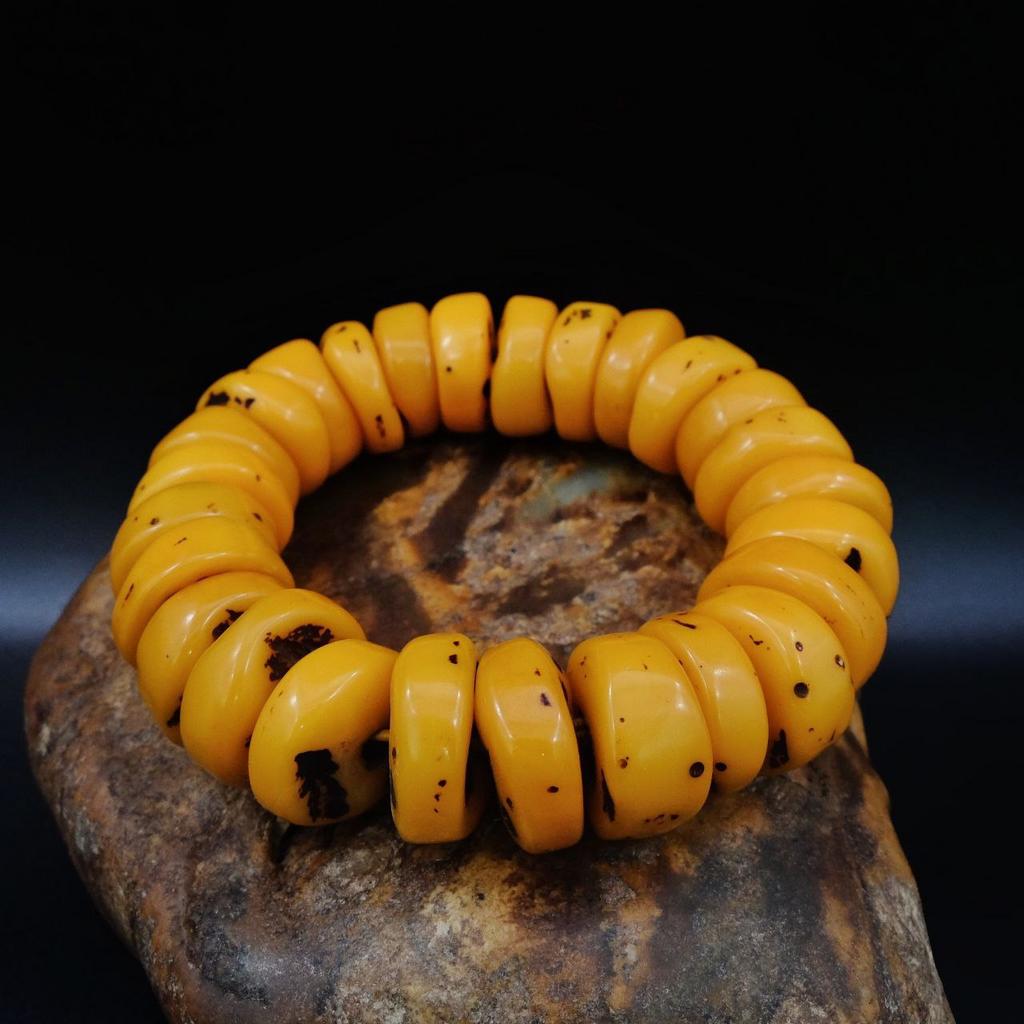 Браслет имитация янтаря жёлтый