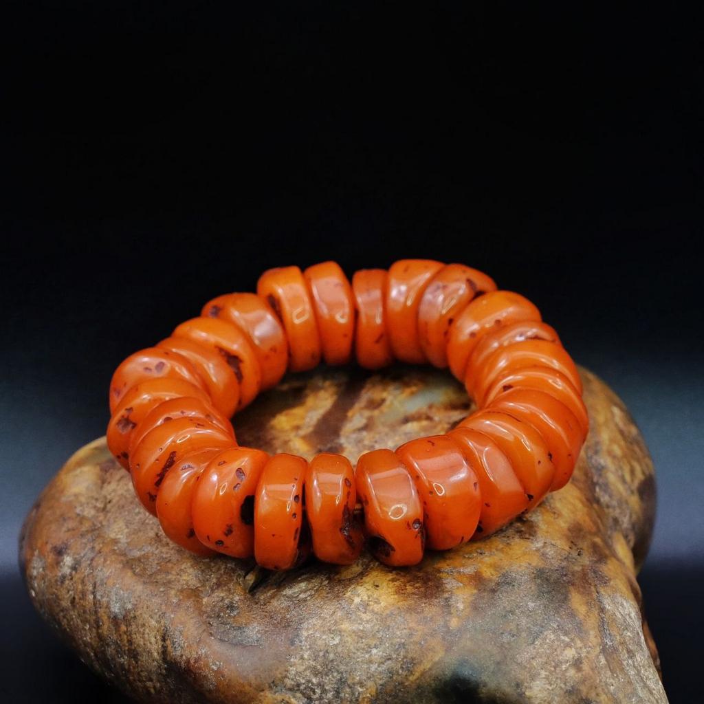 Браслет имитация янтаря оранжевый