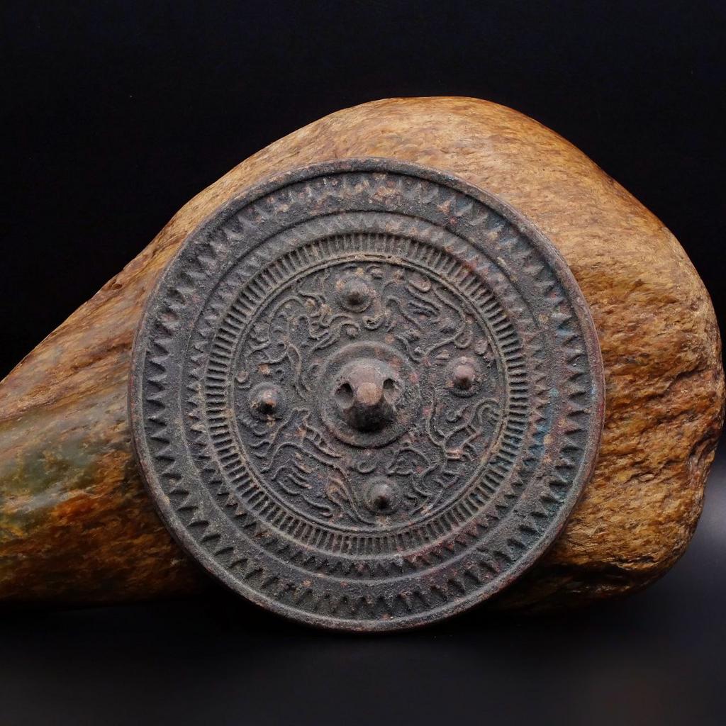 Шаманское зеркало с орнаментом N°4