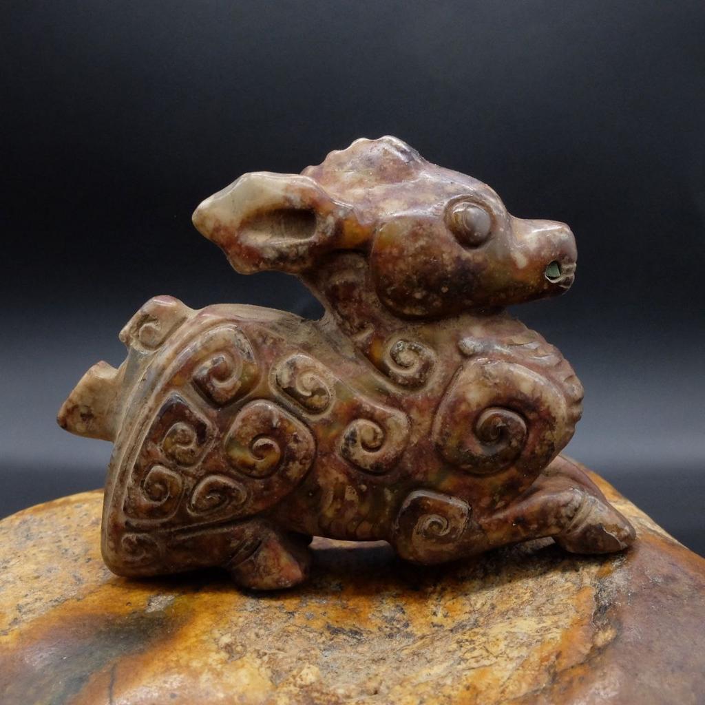 Нефритовая фигурка N°7