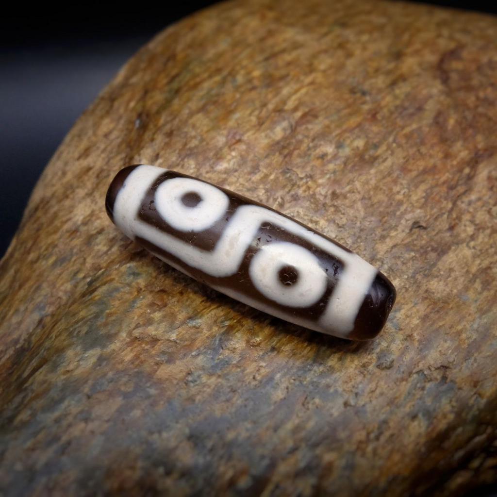 Бусина дзи 6 глаз №36