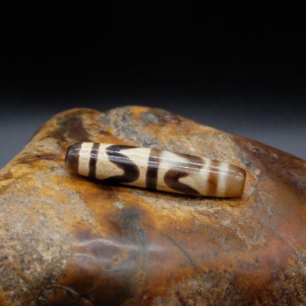 Бусина Дзи Двойные Зубы Тигра N°32