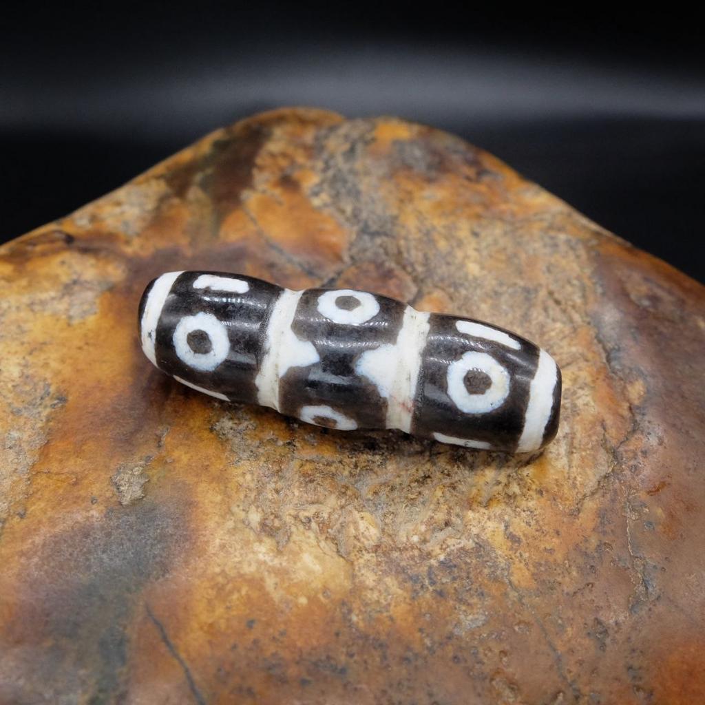 Тройная бусина Дзи 9 глаз N°3