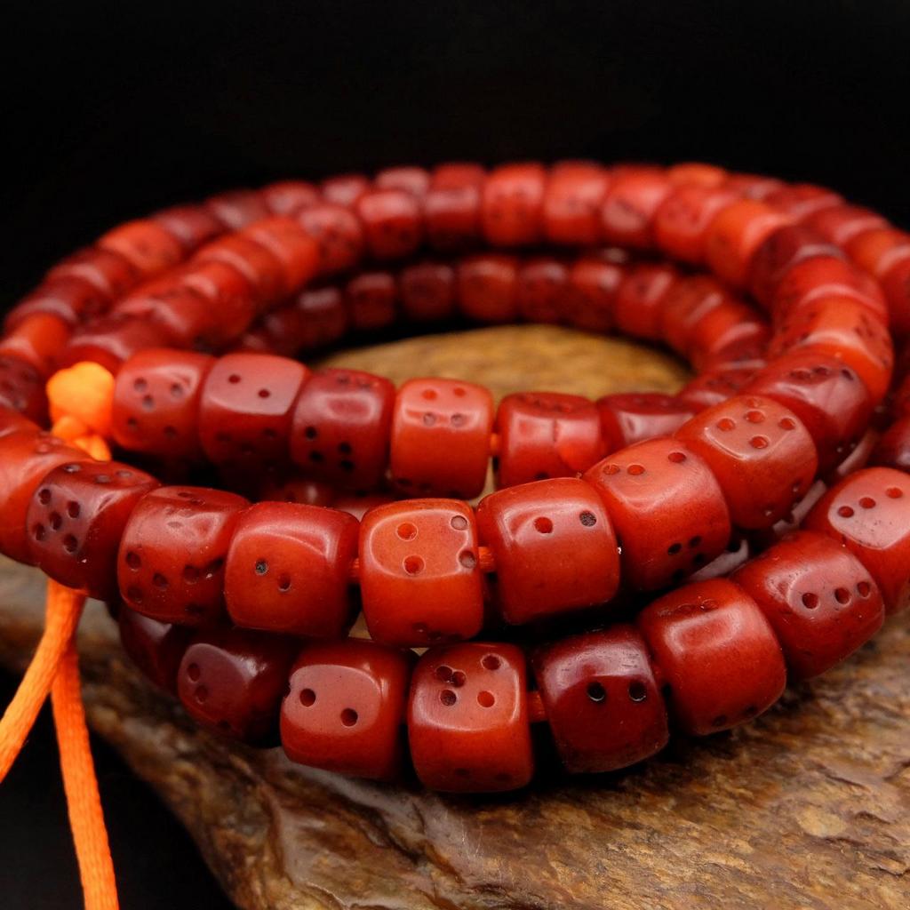 Четки из кости "Игральные кубики" 11 мм, красные