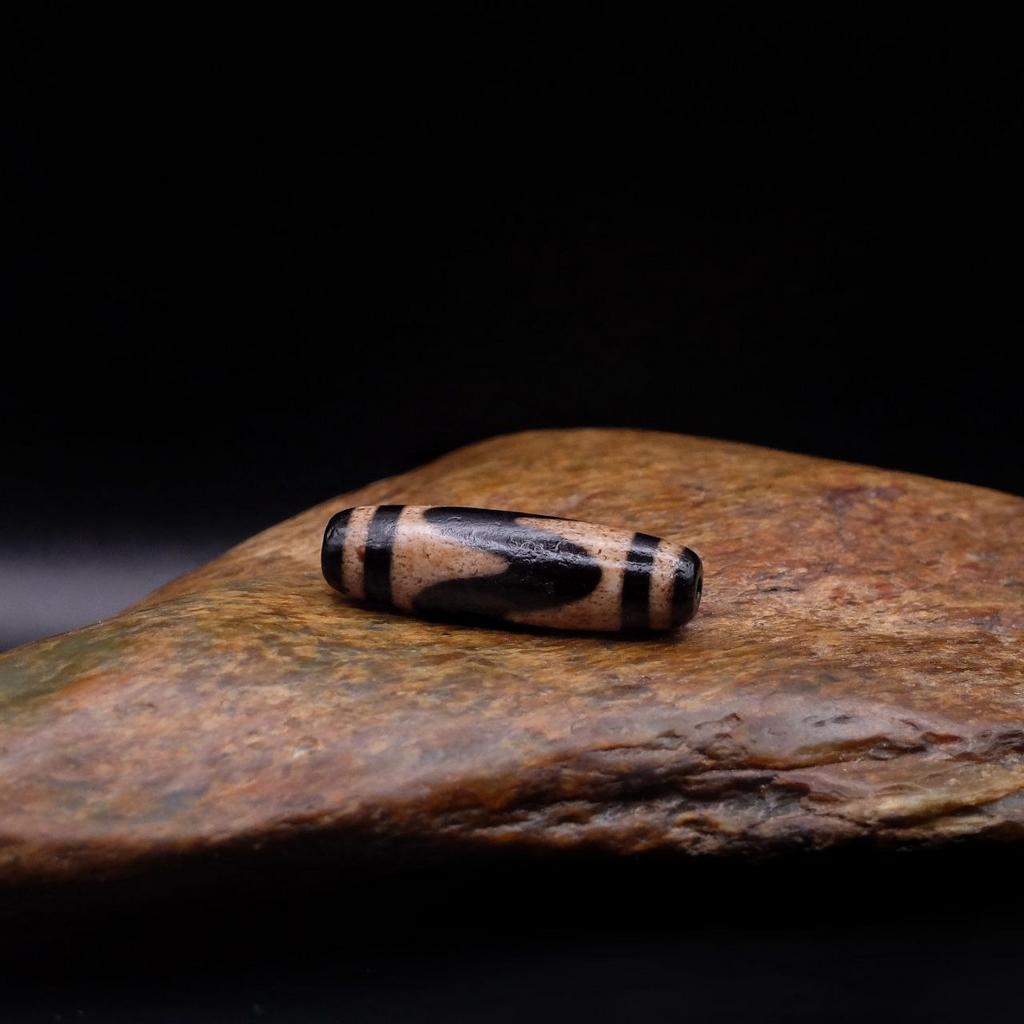 Бусина Дзи Двойные Зубы Тигра N°56