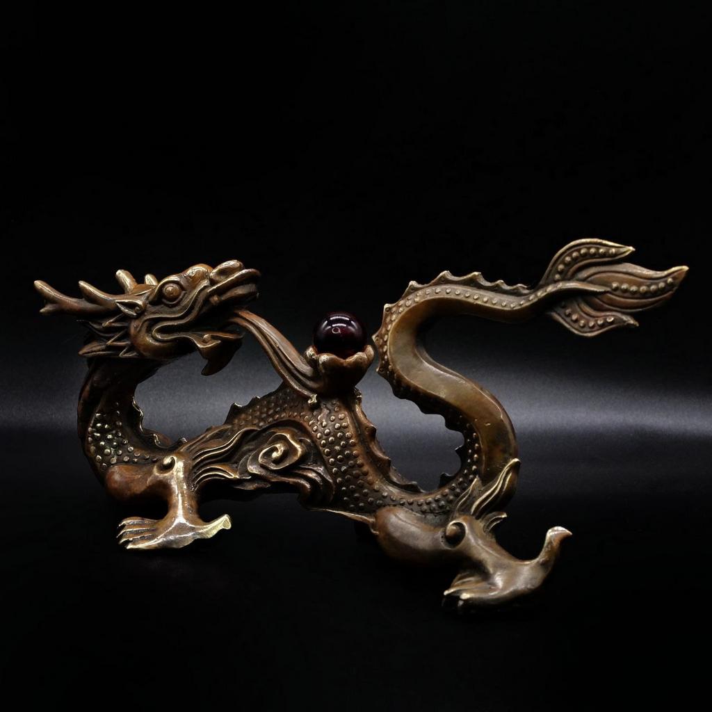 Дракон с красной жемчужиной