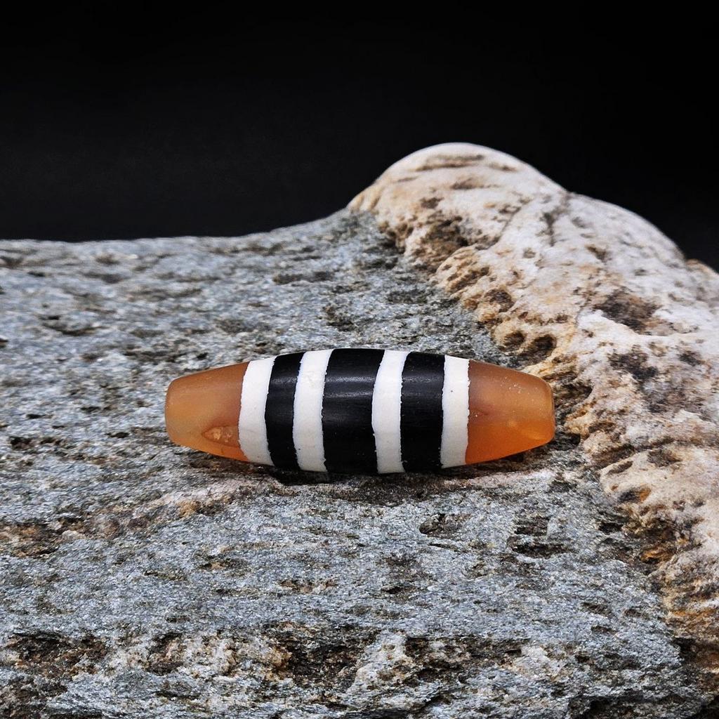 Бусина Дзи Комфортная Жизнь (Чунг дзи) с красными точками