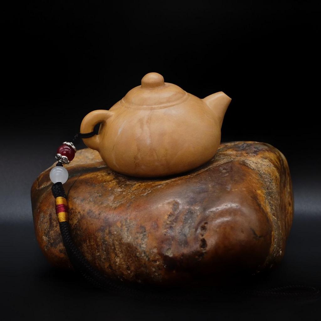 Фигурка для ношения в руке Чайник из шушаньского камня